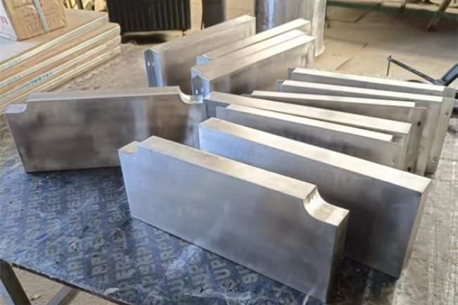 泰州不锈钢包铅件